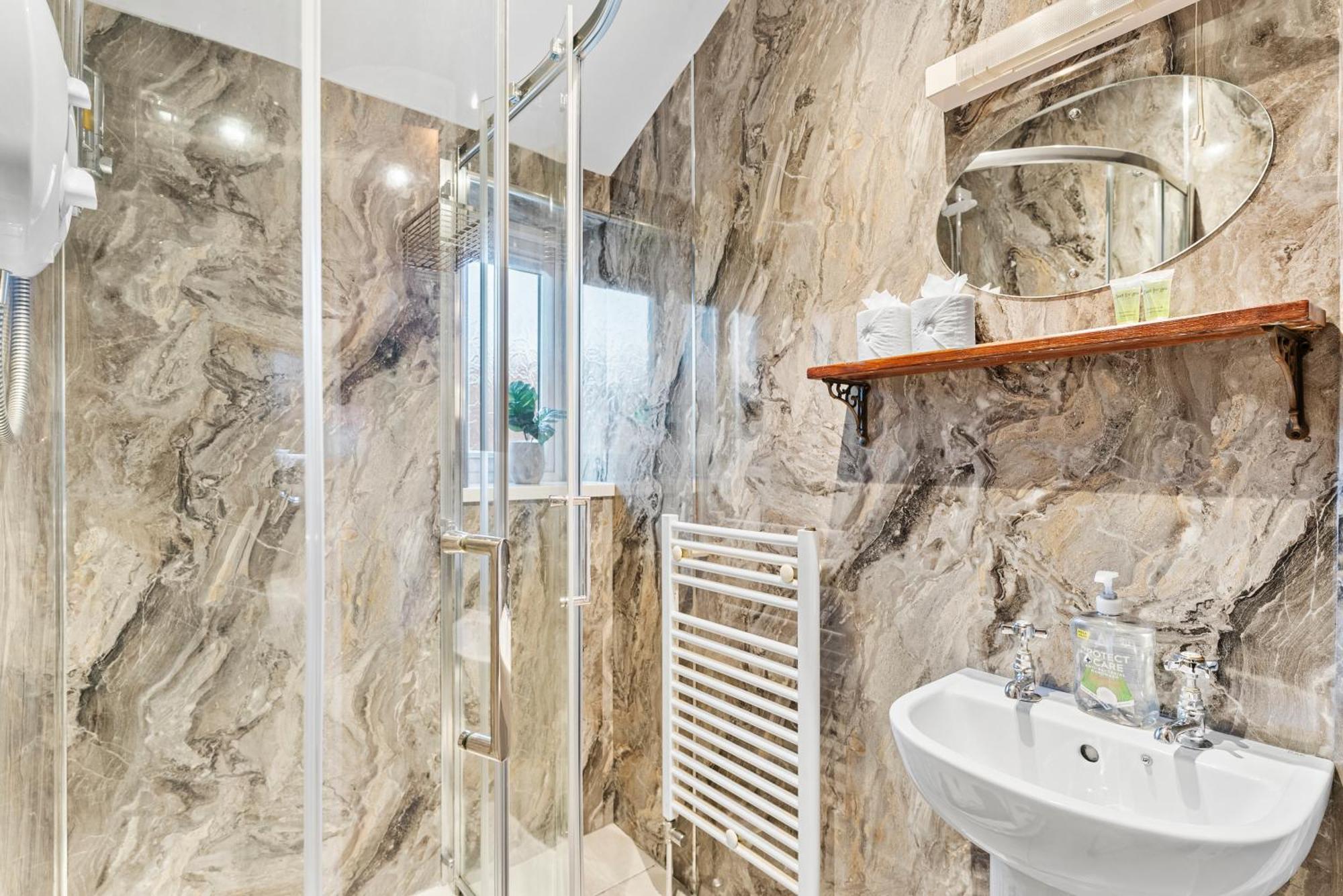 Georgian Gem Of Robin Hoods Bay - Hot-tub - Pets Holiday home *