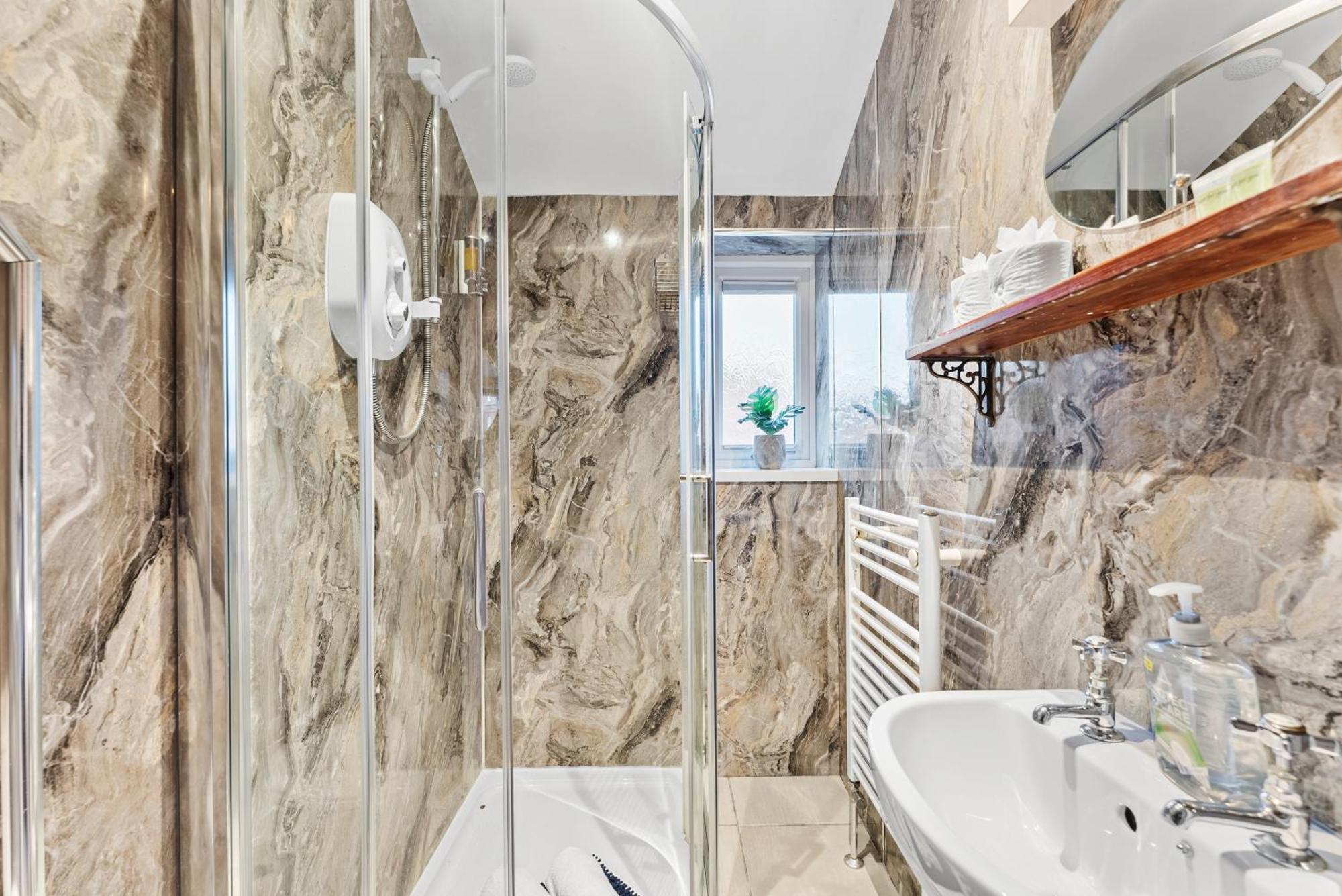 Georgian Gem Of Robin Hoods Bay - Hot-tub - Pets *