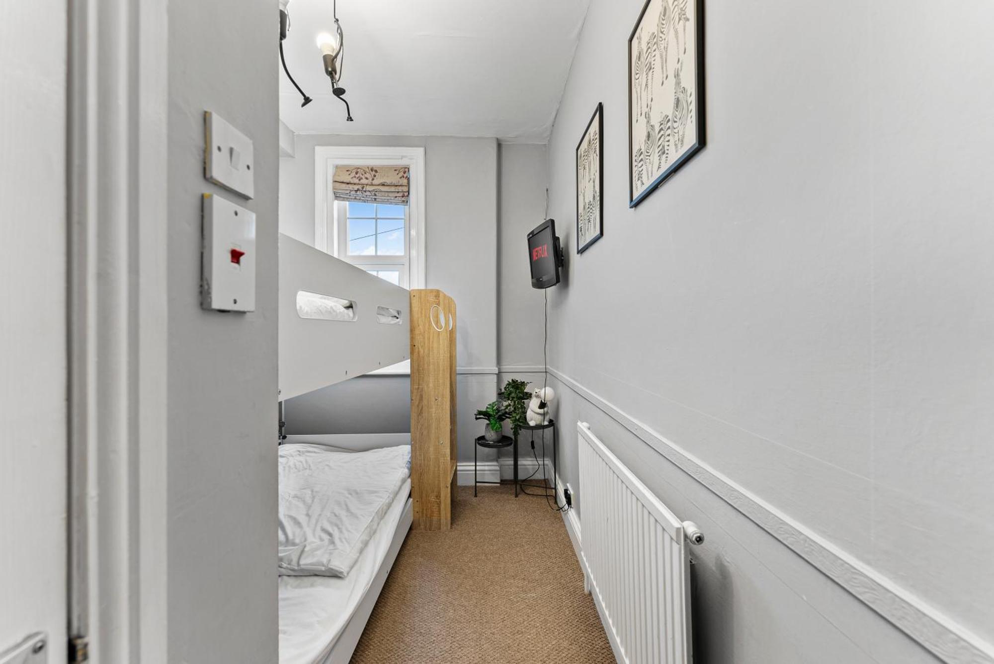 Georgian Gem Of Robin Hoods Bay - Hot-tub - Pets Holiday home *