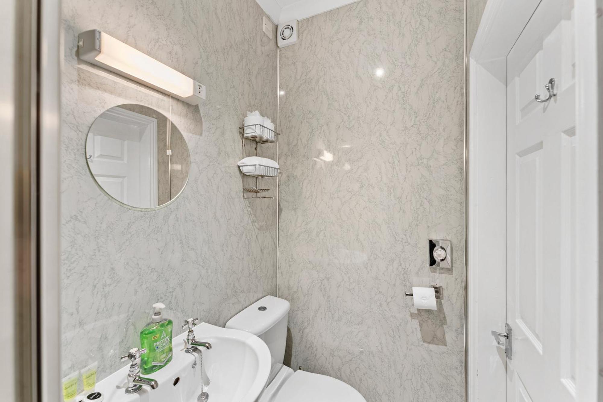 Holiday home Georgian Gem Of Robin Hoods Bay - Hot-tub - Pets